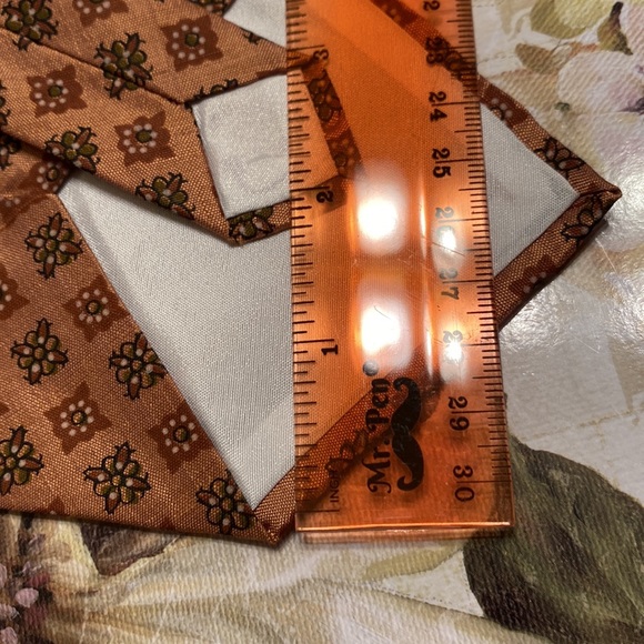 Vintage Made in Thailand 100% Thai Silk tie 4” wide x 54” length - Picture 4 of 6